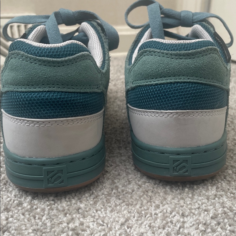 adidas women’s Five Ten Freerider Sneakers Sz 7 suede / fabric upper wild teal - Picture 4 of 9
